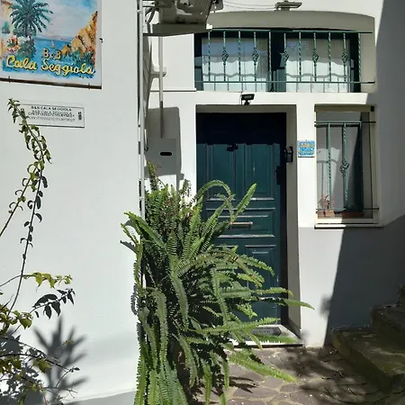 Bed & Breakfast Cala Seggiola 4*