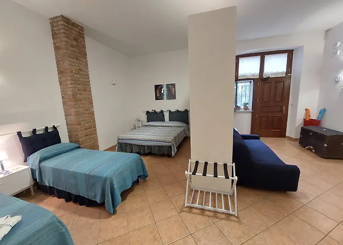 Cala Seggiola לינה וארוחת בוקר 3*